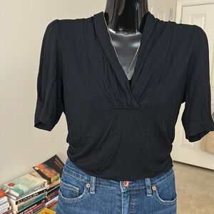LUCY & LAUREL Size PS Black top, soft material.